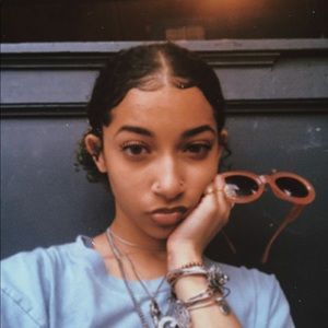 Meet your Posher, Ayse